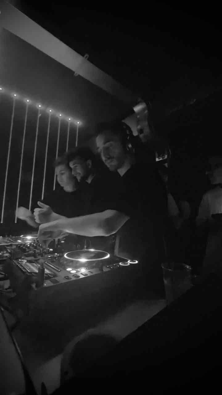 Black and white shot of VERHAAL DJ group, melodic techno in Switzerland