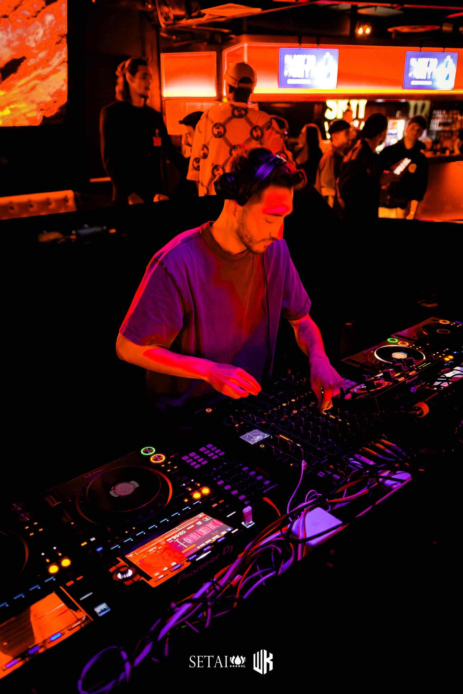 VERHAAL mixing with intensity, melodic techno set in Switzerland