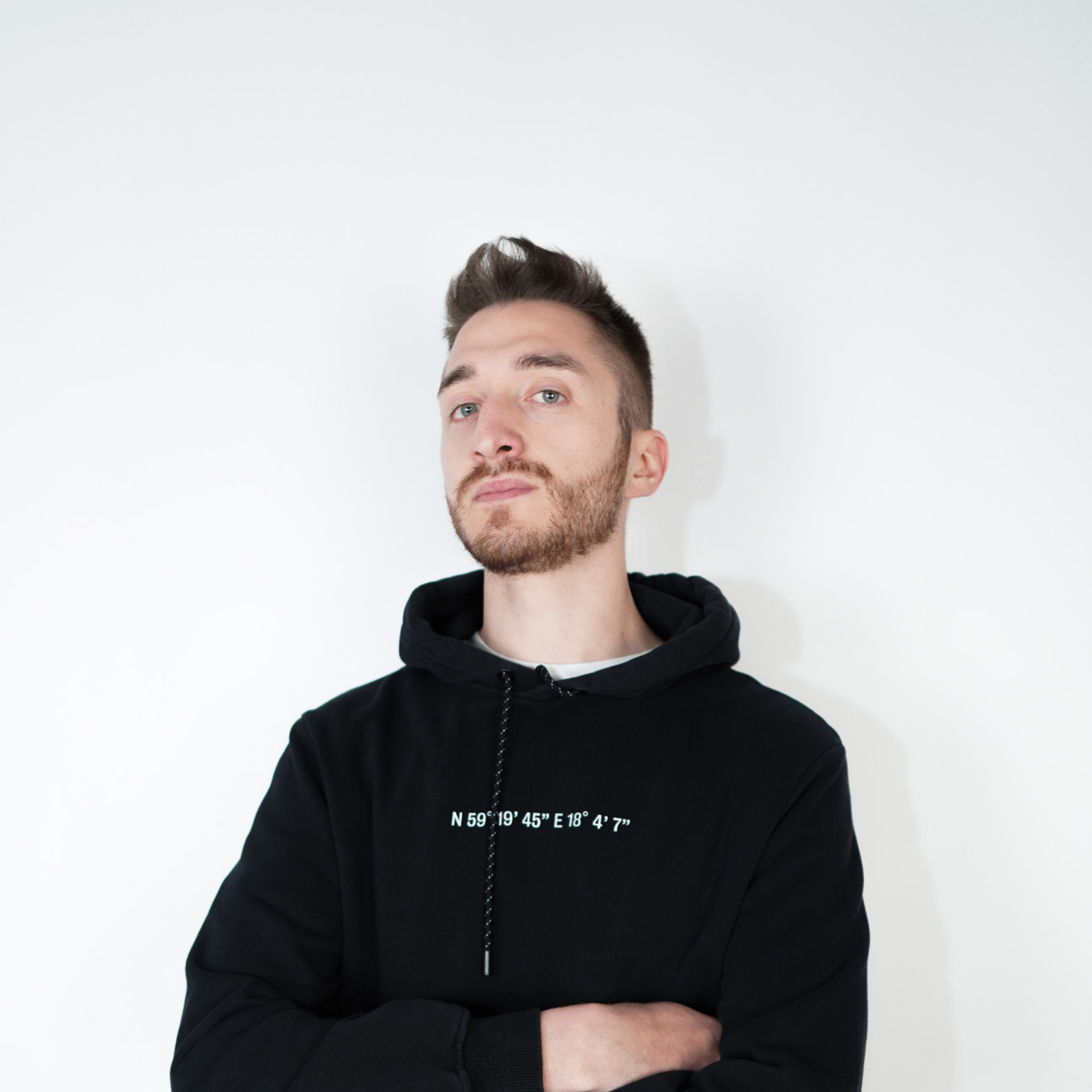 Professional studio portrait of VERHAAL, melodic techno DJ in Switzerland